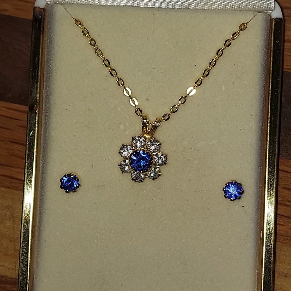 Marguts Collection Vintage Rhinestone S.Steel Flower Necklace Earring Set